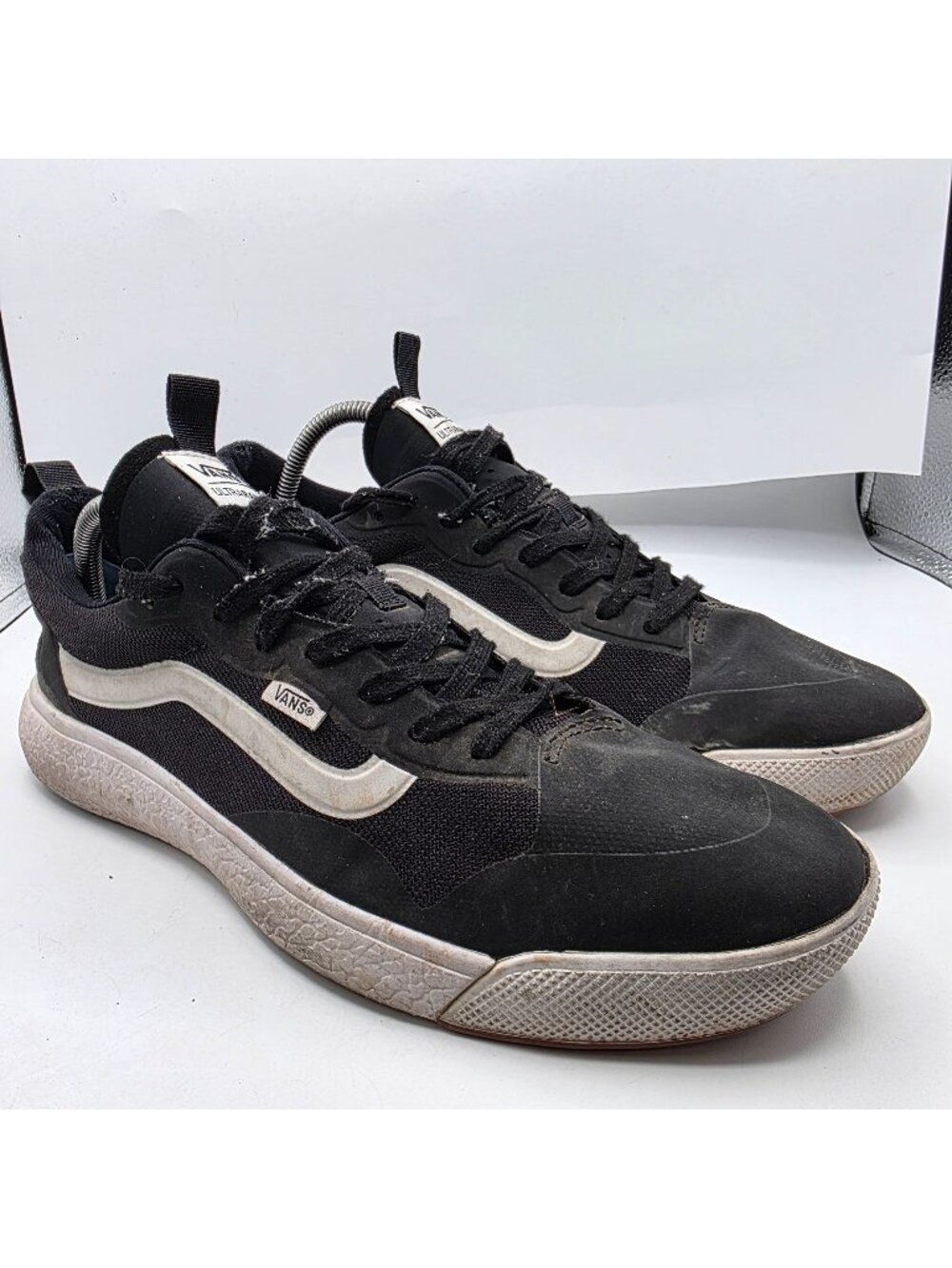 Vans UltraRange EXO Mens Size 10 Black White Skate Shoes Lightweight Comfort
